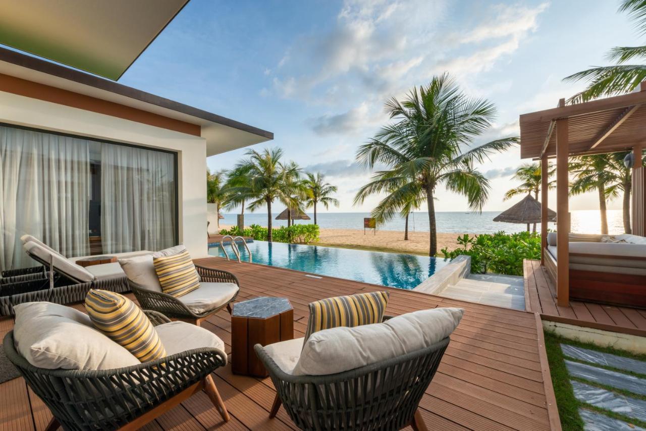 Moevenpick Villas & Residences Duong Dong Exterior foto Beachfront Pool Villa