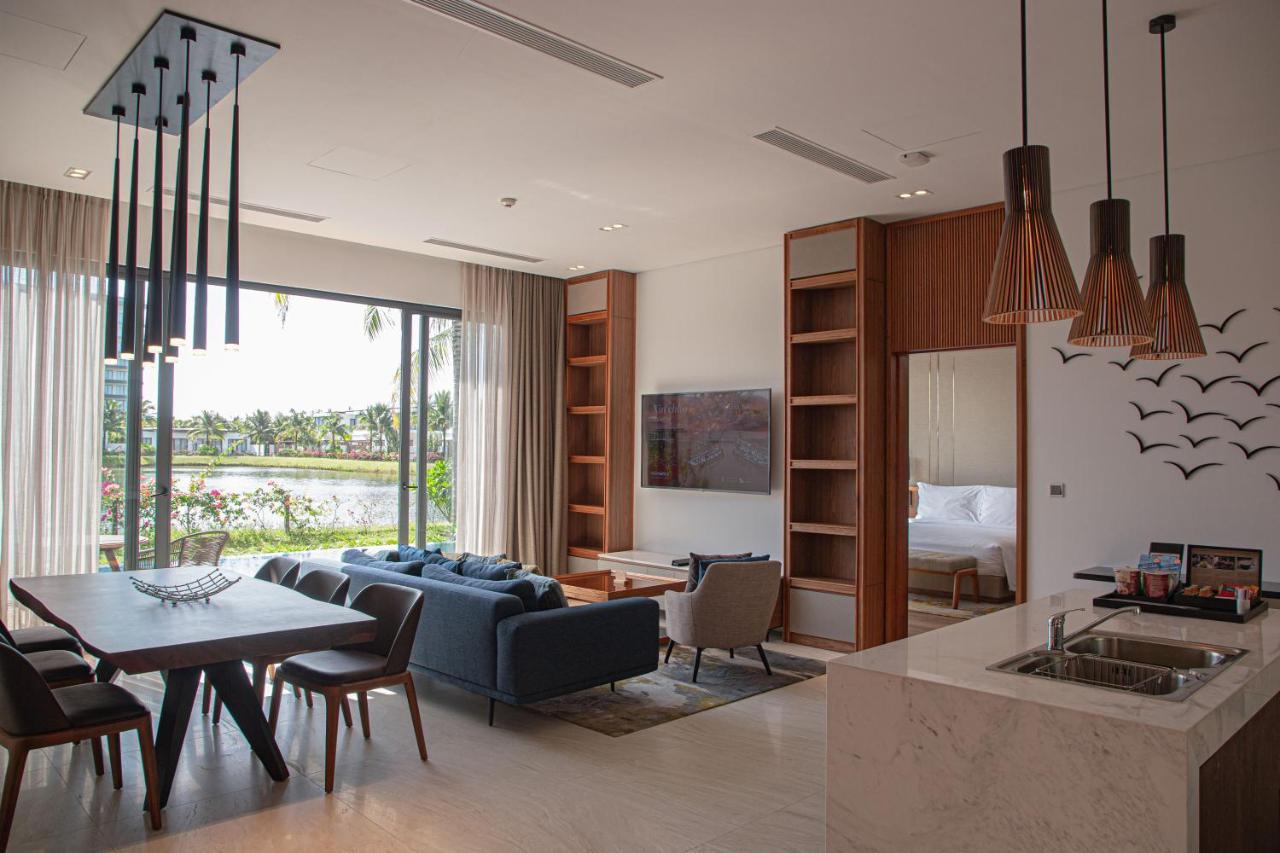 Moevenpick Villas & Residences Duong Dong Exterior foto A living room in a villa at the resort