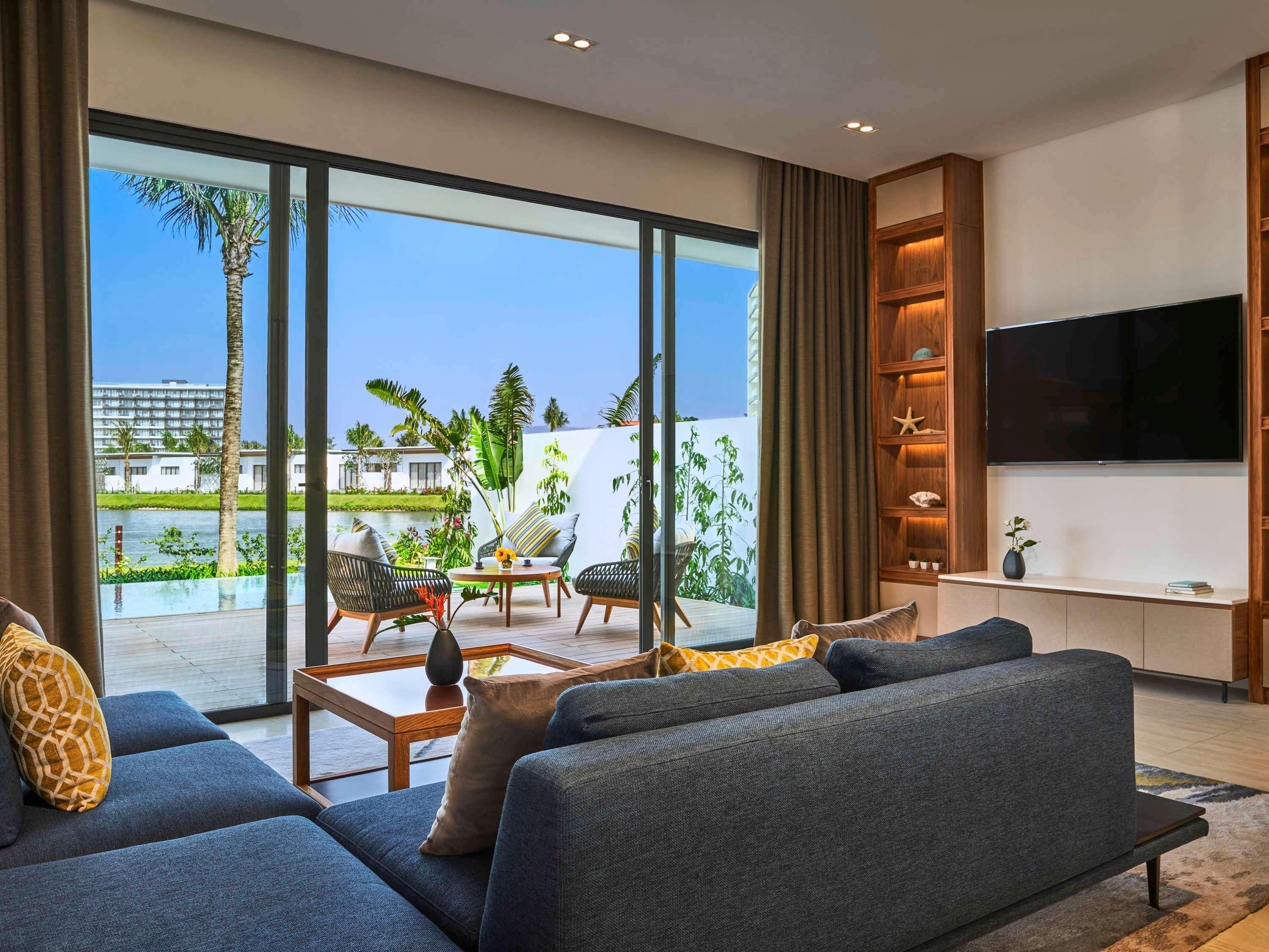 Moevenpick Villas & Residences Duong Dong Exterior foto A living room at the hotel