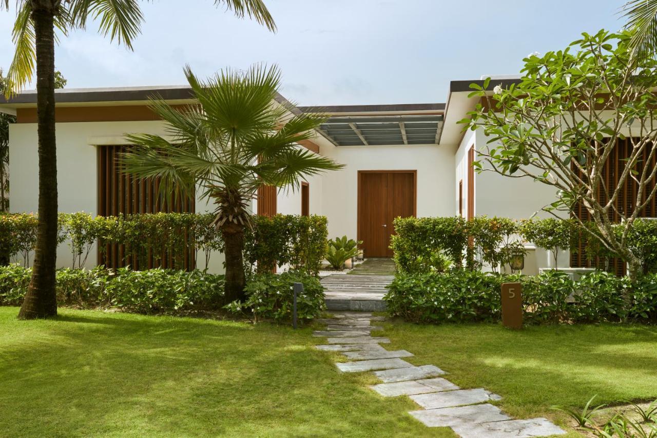 Moevenpick Villas & Residences Duong Dong Exterior foto A villa at Vinpearl Hotel Nha Trang