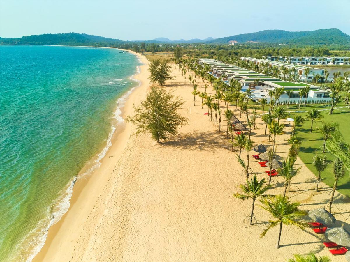 Moevenpick Villas & Residences Duong Dong Exterior foto Aerial view of the beach at Hard Rock Hotel