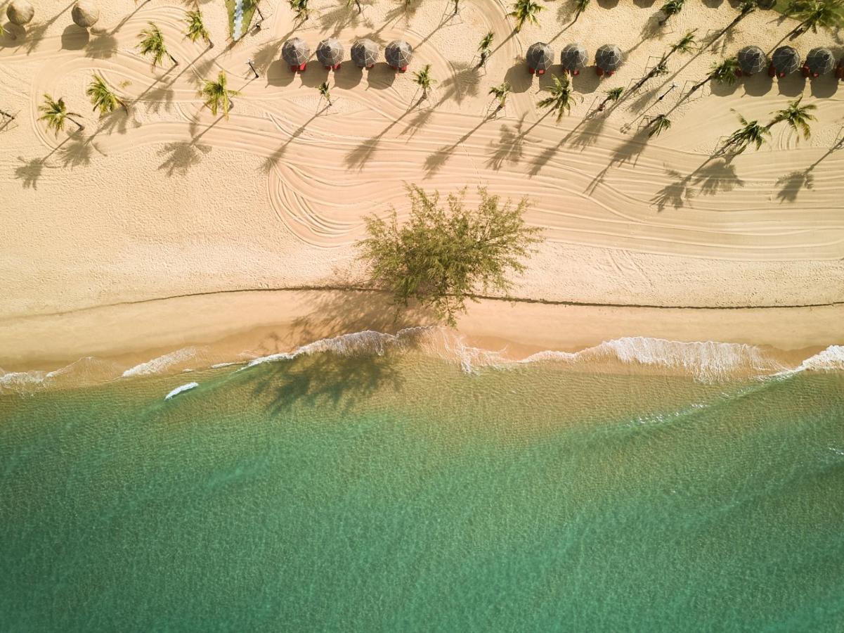 Moevenpick Villas & Residences Duong Dong Exterior foto Aerial view of the beach